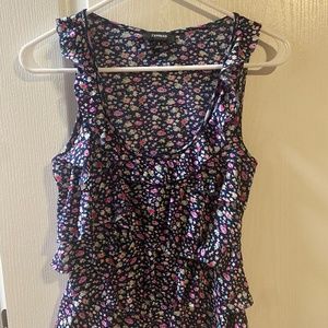 Express flowy tankwith ruffles